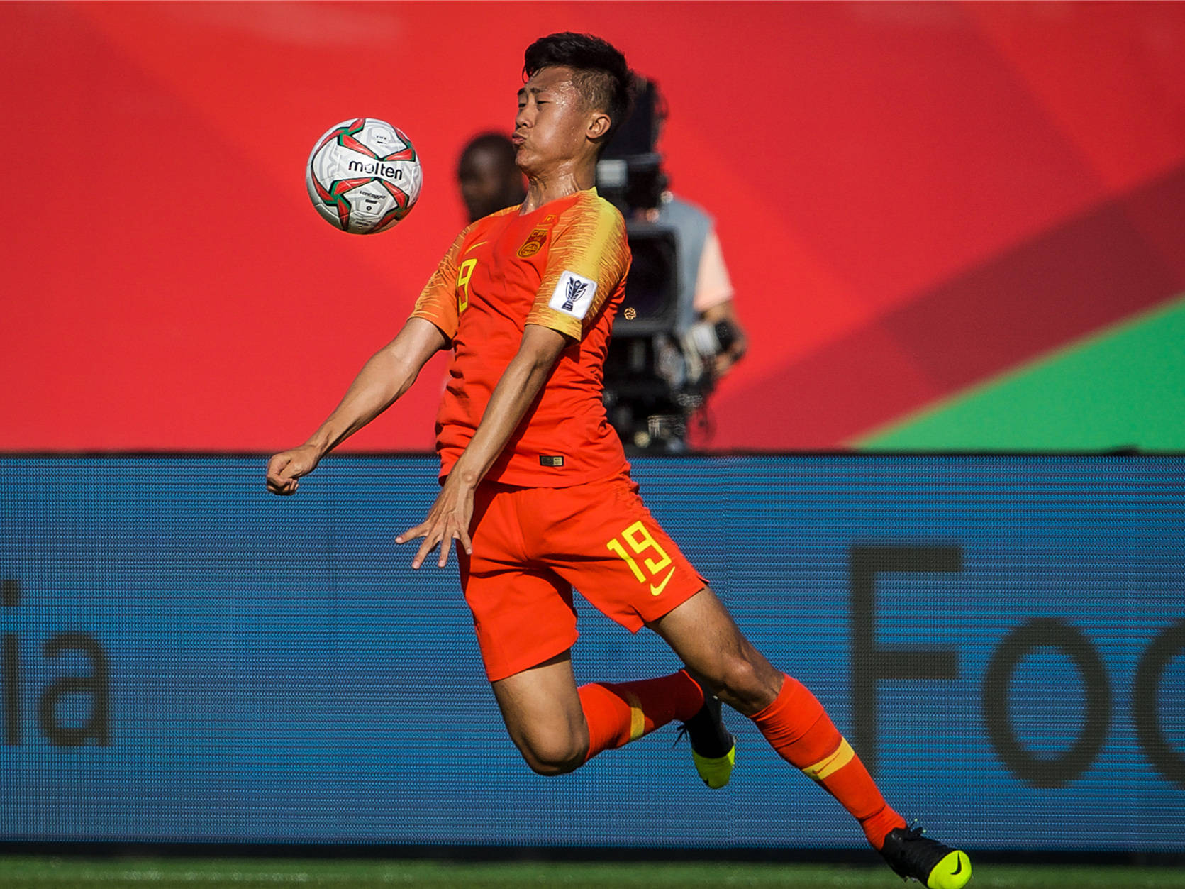 亚洲足球职业赛事惊心动魄：球场风云再起的简单介绍